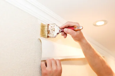 Pose de papier peint à Flamanville — revêtements muraux et toiles de verre